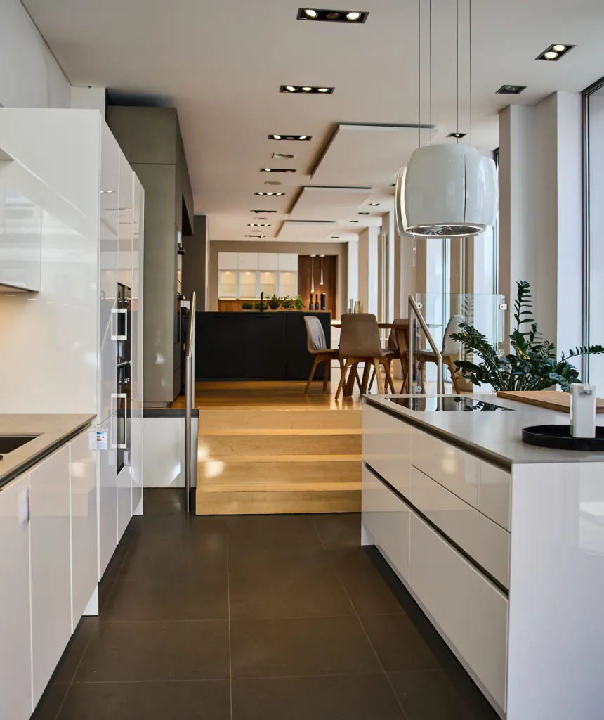 Heller Eingangsbereich des Küchenstudio Hannover von Küchen Rosenowski