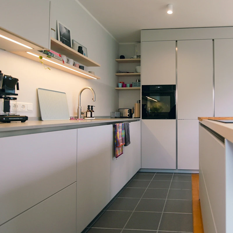 Balzer Küche Detail: Griffloses Design