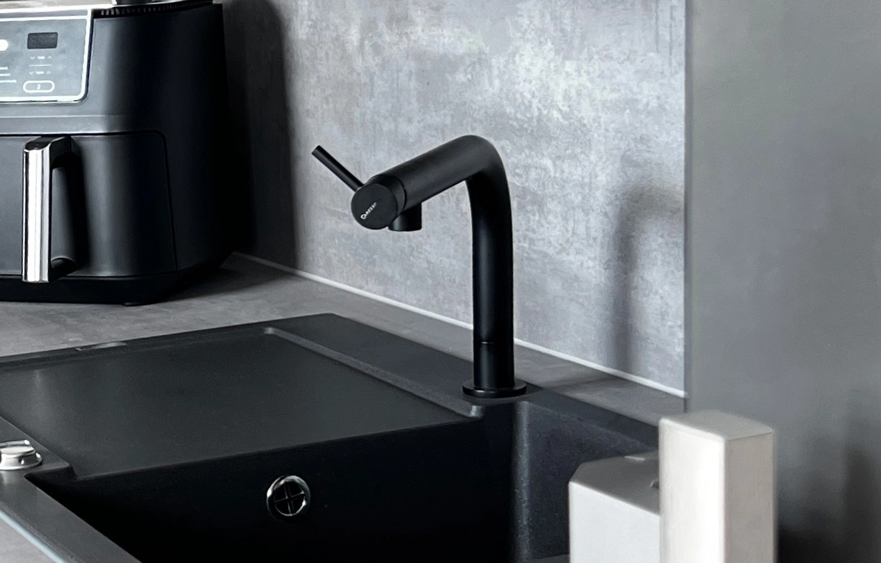 Armatur mit frontseitigem Hebel in der barrierefreien Küche von Küchen Rosenowski